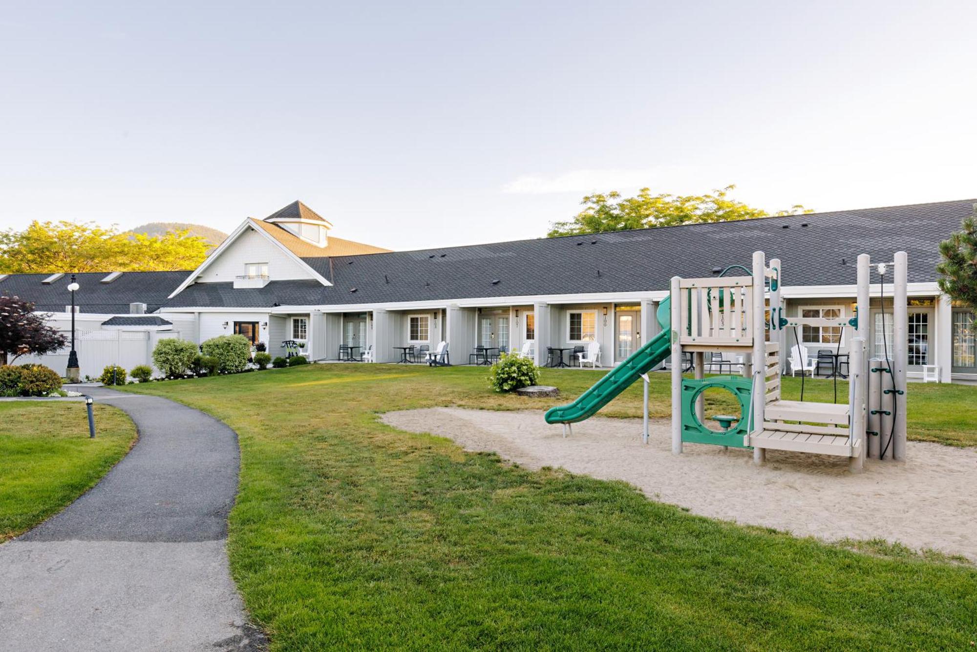 Balcomo, A Ramada By Wyndham Пентиктън Екстериор снимка